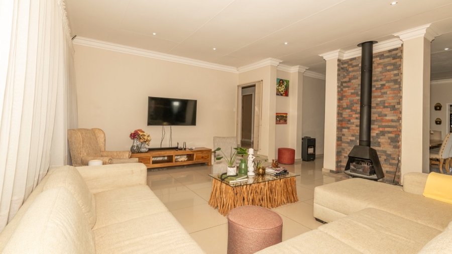 6 Bedroom Property for Sale in Wilkoppies North West